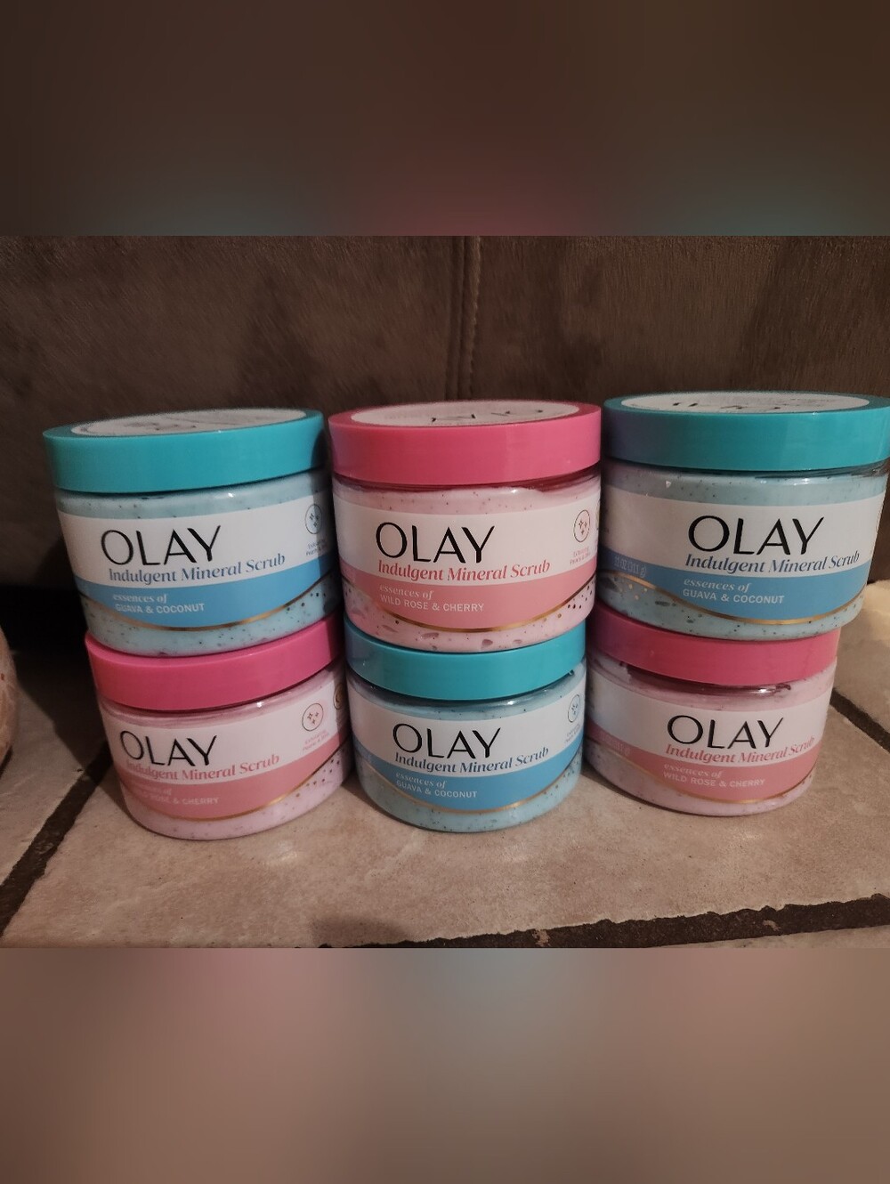 OLAY Indulgent Mineral Scrub - Pink & Turquoise Lids